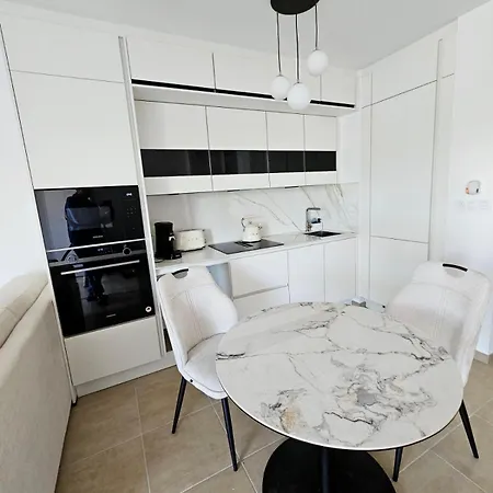 Appartement Neuf, 200m De La De
