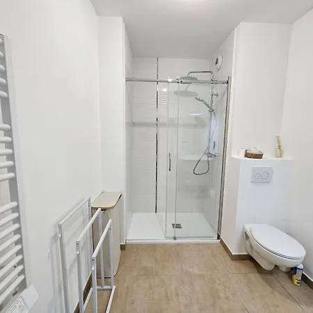Appartement Neuf, 200m De La De